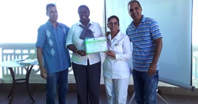 Directivas de la Sucursal de Servicios Médicos en Cienfuegos reciben el Reconocimiento Ambiental Territorial. / Foto: Yudith Madrazo Sosa / 5 de Septiembre
