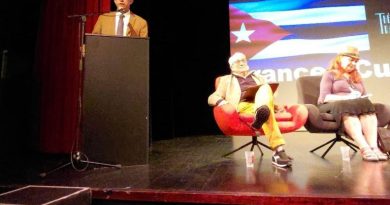 Asociación de Amistad Francia-Cuba celebró su 65 aniversario con manifestación de solidaridad en París (+Fotos) Asociación de Amistad Francia-Cuba celebró su 65 aniversario con manifestación de solidaridad en París (+Fotos)