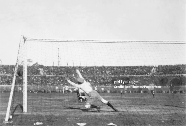 En aquel memorable julio de 1930 comenzaba, en el estadio Centenario, la primera Copa del Mundo de futbol, conquistada por el país anfitrión, Uruguay. / Foto: Tomada de Internet