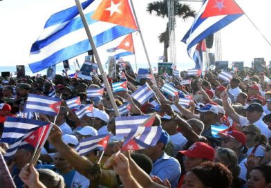 Pueblo cubano ratifica apoyo a Raúl Castro en tribunas masivas Pueblo cubano ratifica apoyo a Raúl Castro en tribunas masivas