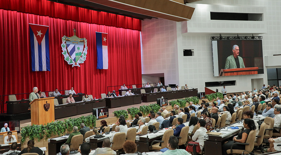 Miguel Díaz Canel Bermúdez, presidente de la República, durante su intervención en la tercera Sesión Extraordinaria de la Asamblea Nacional del Poder Popular en su X Legislatura. / Foto: Abel Padrón Padilla/ Cubadebate