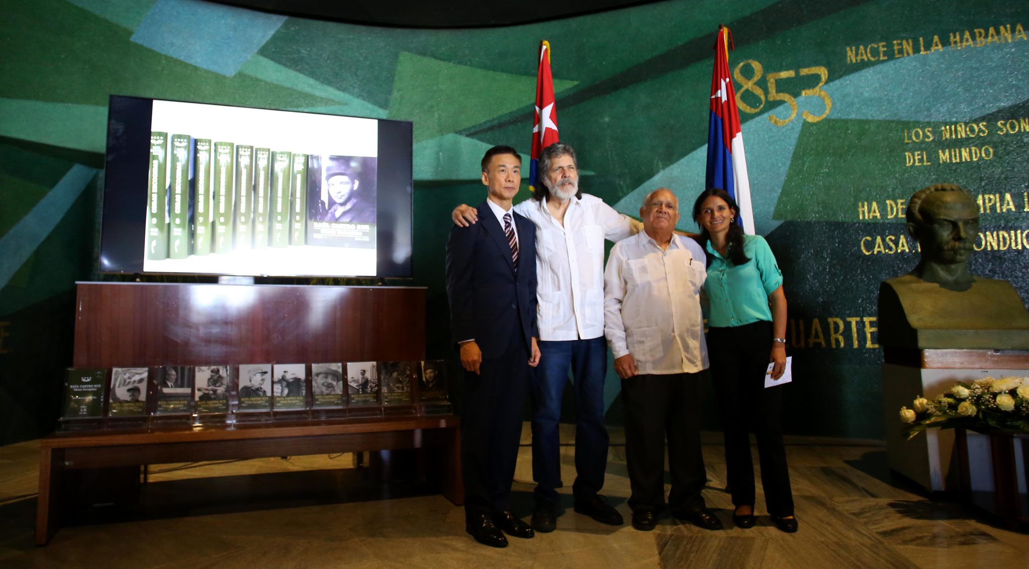 Presentación de la colección de nueve tomos que recoge documentos, discursos y cartas personales del General de Ejército Raúl Castro Ruz. / Foto: Marcelino Vázquez Hernández/ Cubadebate