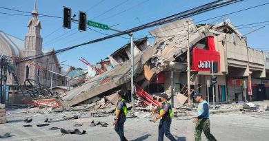 Olas de tsunami en Indonesia y Japón tras terremoto en Filipinas Olas de tsunami en Indonesia y Japón tras terremoto en Filipinas