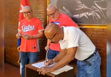 Cubanos en Nicaragua firman por la patria y respaldan a la Revolución Cubanos en Nicaragua firman por la patria y respaldan a la Revolución