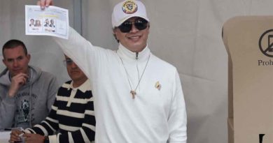 Presidente de Colombia votó por candidato Iván Cepeda