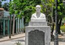 El pedestal dedicado a Rafael Pomares González es una de las efigies que da la bienvenida al Prado de Camarones, erigido allí el 23 de julio de 1957. / Foto: Delvis Toledo de la Cruz / 5 de Septiembre