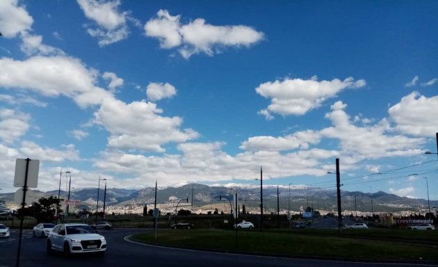 Paisaje granadino. Al fondo Sierra Nevada.