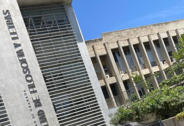 Edificio de la Facultad de Filosofía y Letras de la Universidad de Granada.