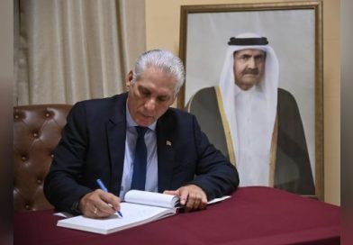Firma Díaz-Canel libro de condolencias en honor al emir padre de Qatar, el Jeque Hamad Bin Kalifa Al Thani Firma Díaz-Canel libro de condolencias en honor al emir padre de Qatar, el Jeque Hamad Bin Kalifa Al Thani