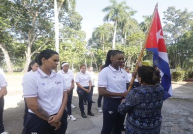 Equipo de béisbol femenino cubano emprende rumbo a China Taipéi