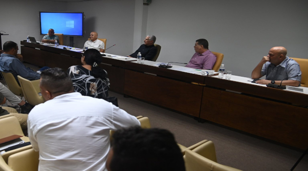 Díaz-Canel se reúne con empresarios privados. /Foto: Estudios Revolución
