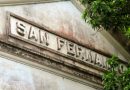 Entre árboles frutales, perdura la estación de San Fernando de Camarones./Foto y diseño: Del autor