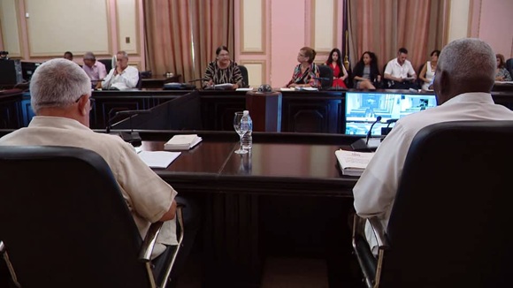 Aprueba Consejo de Estado cuatro nuevos decretos leyes y evalúa cómo contribuir desde el municipio a las transformaciones económicas y sociales. Foto: Asamblea Nacional del Poder Popular.