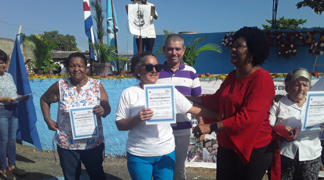 En el contexto de la celebración del aniversario 66 de la FMC, recibieron reconocimiento federadas de Rodas destacadas por su labor. / Foto: Yudith Madrazo Sosa / 5 de Septiembre