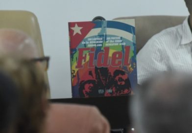 Presentan libro 100 carteles de la Revolución Cubana con Fidel Presentan libro 100 carteles de la Revolución Cubana con Fidel