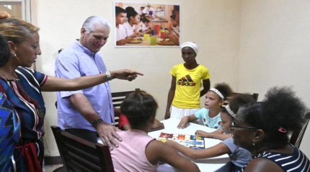 Para todos los menores, el nuevo curso escolar y el valor que entraña aprender es fortuna común. /Foto: Estudios Revolución