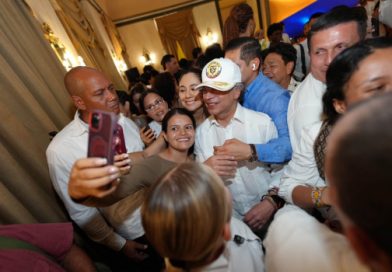 Presidente colombiano se reunió con estudiantes de Medicina en Cuba Presidente colombiano se reunió con estudiantes de Medicina en Cuba