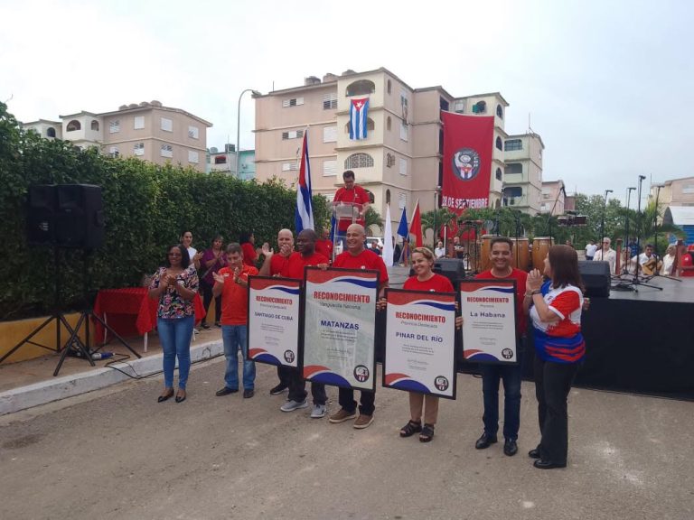 Matanzas acoge el acto nacional por el 66 aniversario de los CDR./Periódico Girón