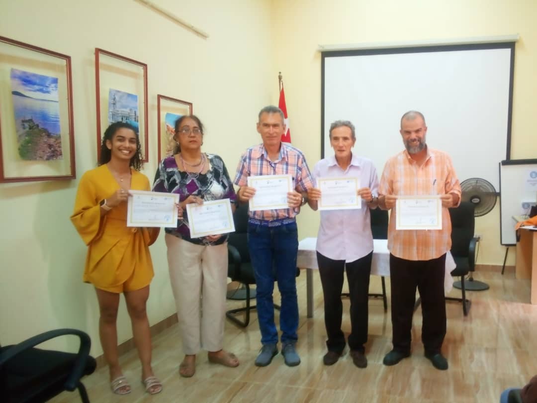 Reconocidos los participantes en la edición cienfueguera del Evento “Por el equilibrio del mundo”. / Foto: Tay Toscano