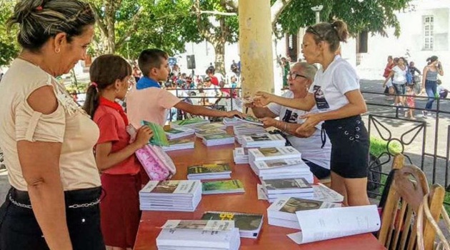 Exitosa miniferia del libro en Cruces, Cienfuegos