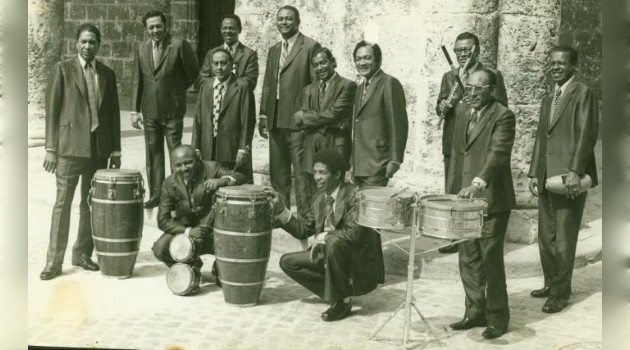 a orquesta Aragón, cuna y casa del artista cienfueguero.
