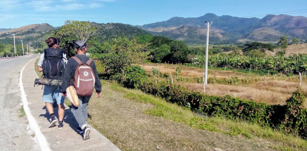 La extensa caminata hasta el mirador./ Foto: Delvis Toledo de la Cruz / 5 de Septiembre