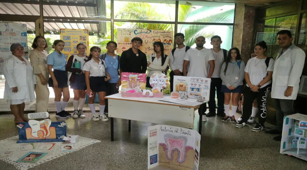 Estudiantes del IPU Martín Dihigo participan en la jornada de Puertas Abiertas en la Universidad de Ciencias Médicas de Cienfuegos. / Foto: Cortesía UCM-Cienfuegos