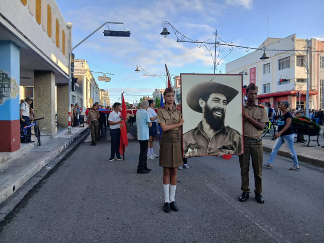 Encabezó el desfile un bloque de alumnos de la Escuela Militar Camilo Cienfuegos. / Foto: Yudith Madrazo Sosa / 5 de Septiembre
