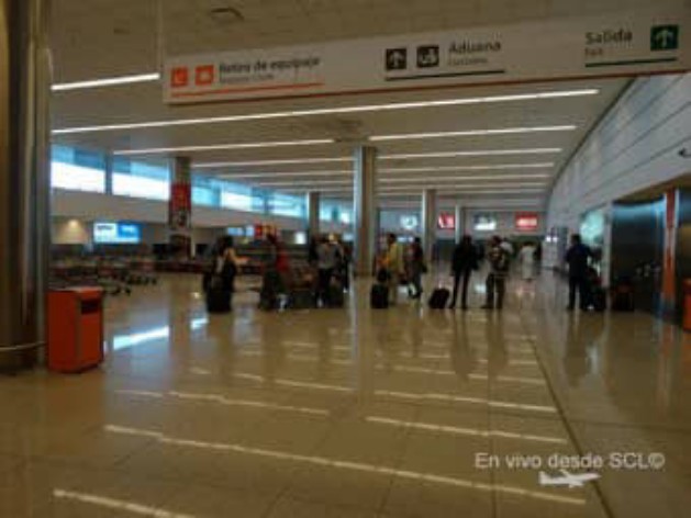 Los amplios salones de recepción y servicios migratorios y aduaneros resultan amplios y confortables./ Foto: María Elena Llanes Suárez