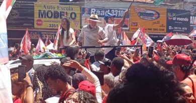 Lula busca remontada electoral entre banderas y consignas Lula busca remontada electoral entre banderas y consignas