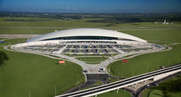 Vista de la parte frontal del aeropuerto internacional de Montevideo./ Foto: Tomada de Internet