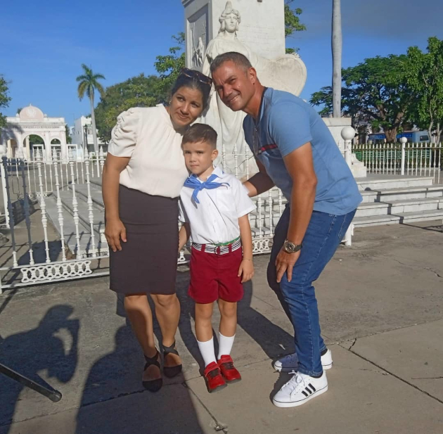 José Gabriel Sabaté Salazar, de seis años, pronunció el juramento de los pioneros moncadistas durante el acto de ingreso a la OPJM celebrado en el parque José Martí, en Cienfuegos. / Miguel Adrián Rodríguez Pérez / 5 de Septiembre