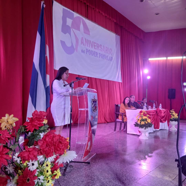 Yadira Pérez Negrín, primera secretaria del PCC en el municipio de Cienfuegos, exaltó a la figura del delegado y su papel en estos 50 años. / Foto: Yudith Madrazo Sosa / 5 de Septiembre