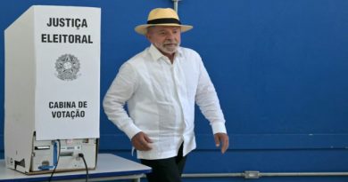 Lula vota y confía en resultados favorables en comicios brasileños Lula vota y confía en resultados favorables en comicios brasileños
